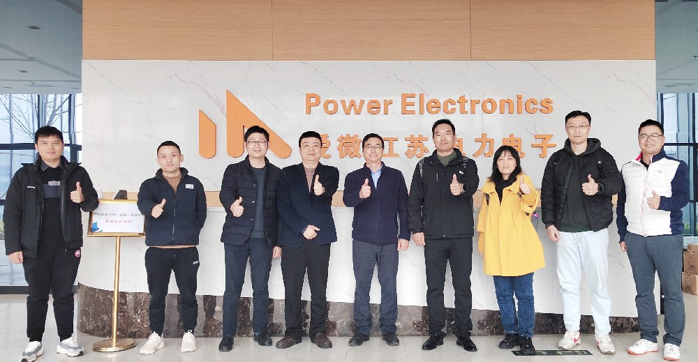 華潤(rùn)集成電路張總監(jiān)一行蒞臨愛(ài)微參觀考察